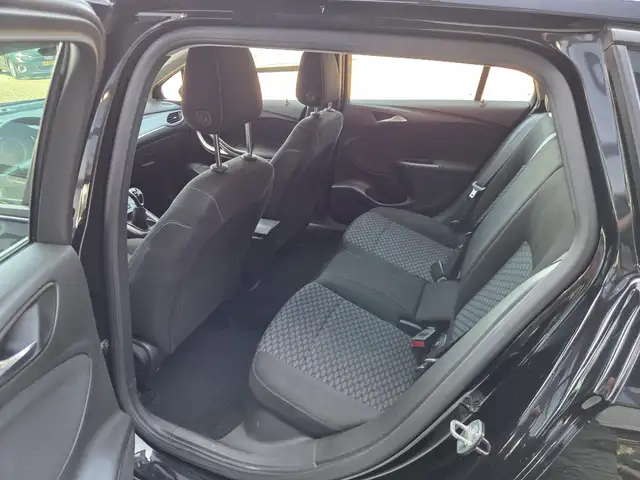 Opel Astra view 7