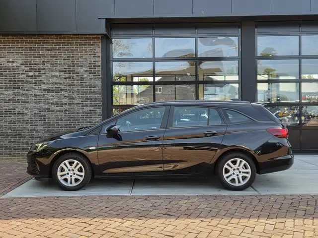 Opel Astra view 6