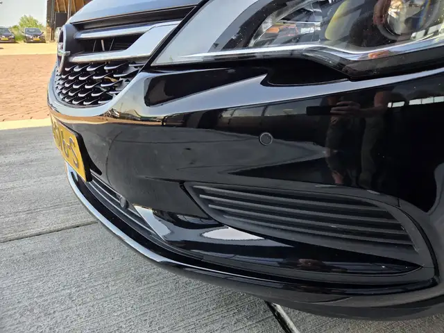 Opel Astra view 11