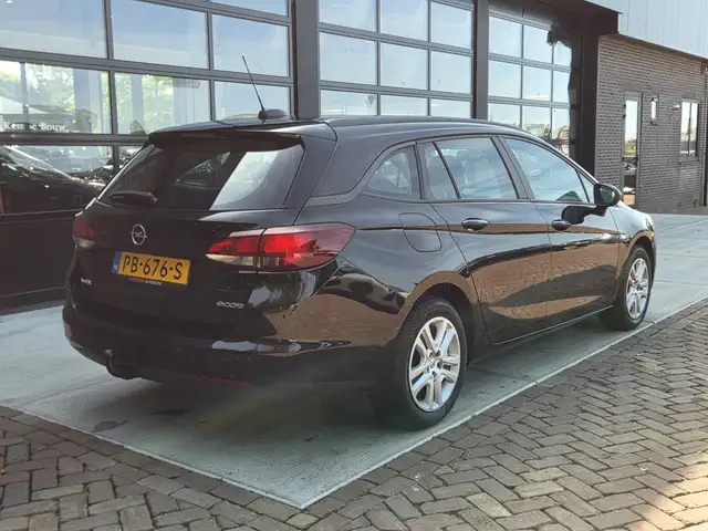Opel Astra view 2
