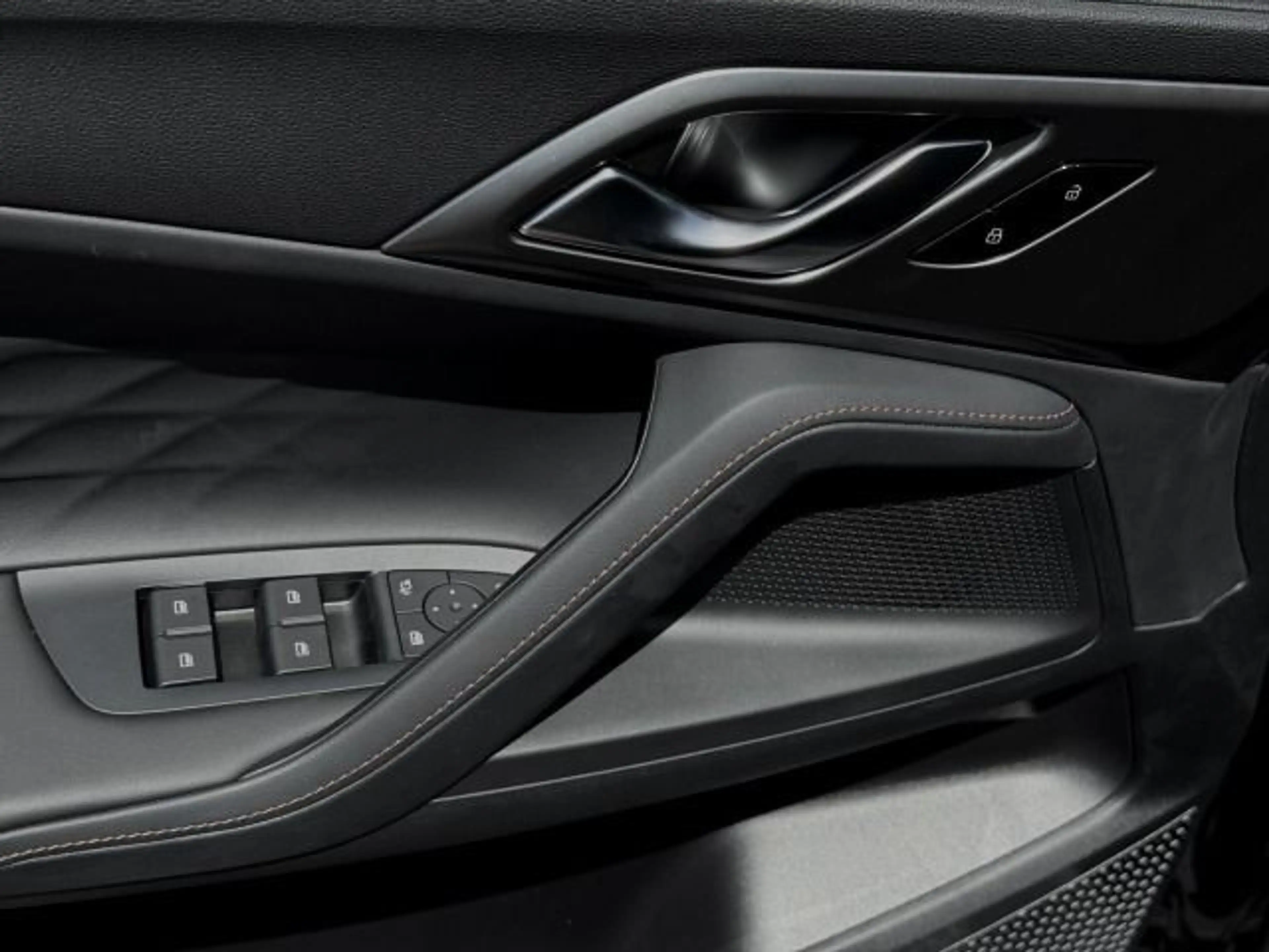 MG HS 1.5 PHEV LUXURY NAVI 360°KAMERA LM19 — photo 8