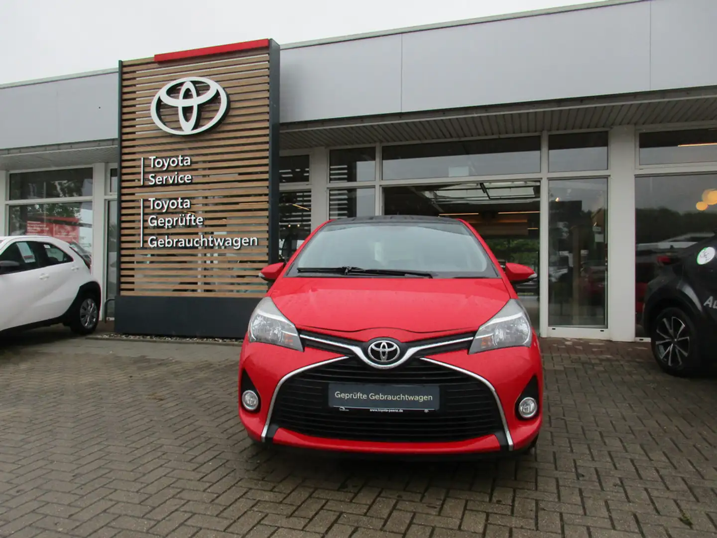 Toyota Yaris 1.3 Edition-S Rot - 2