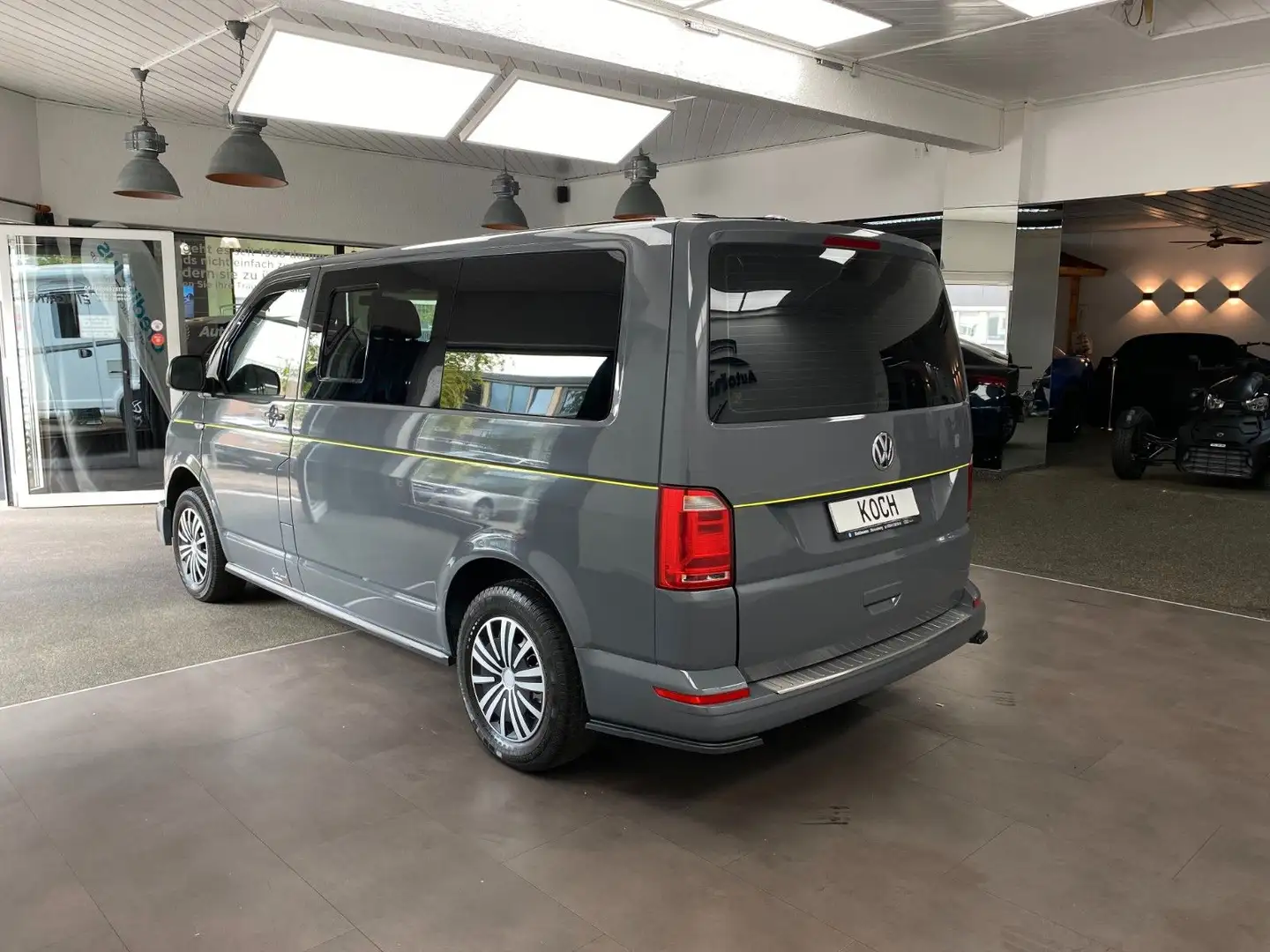 Volkswagen T6 CAMPER! HOCHWERTIGER NEUAUSBAU! REISEFERTIG! Gris - 2