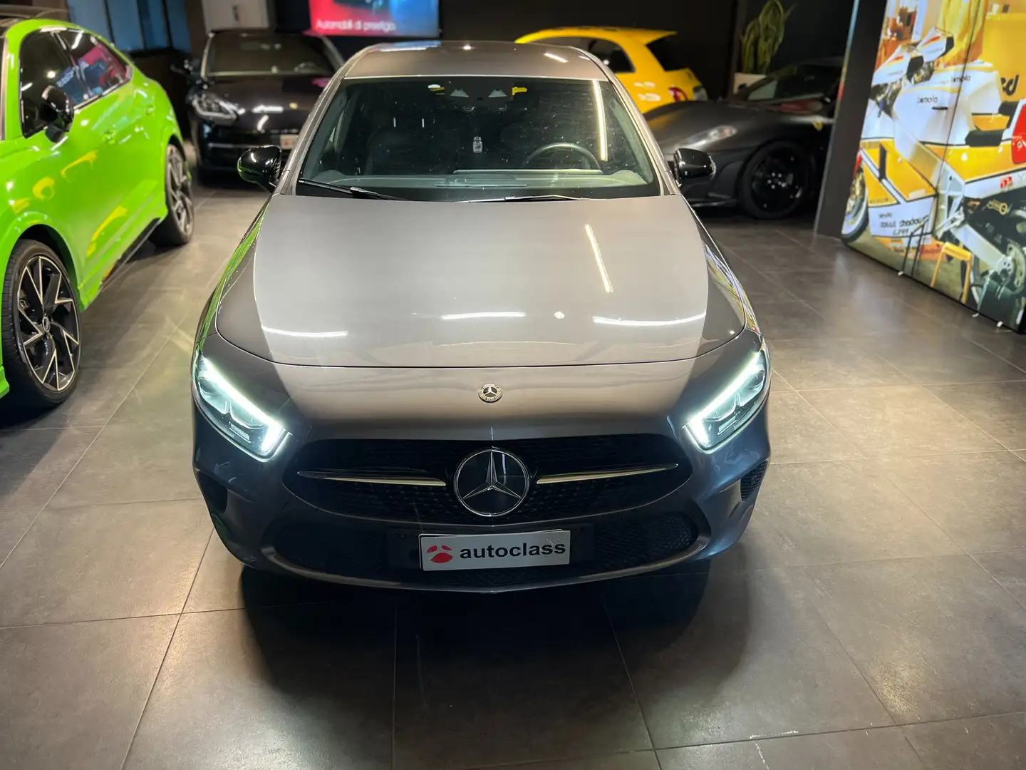 Mercedes-Benz A 180 Classe A - W177 2018 d Sport Grijs - 2