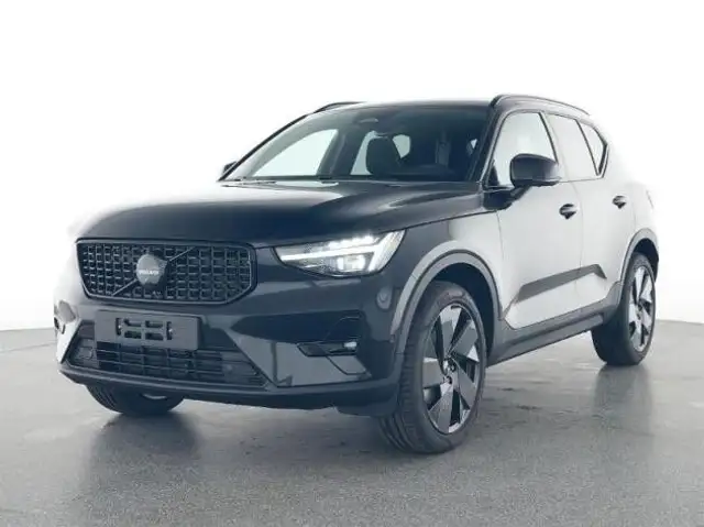 Volvo XC40 B4 2WD Black Edition DKG/360/Pixel/Panorama