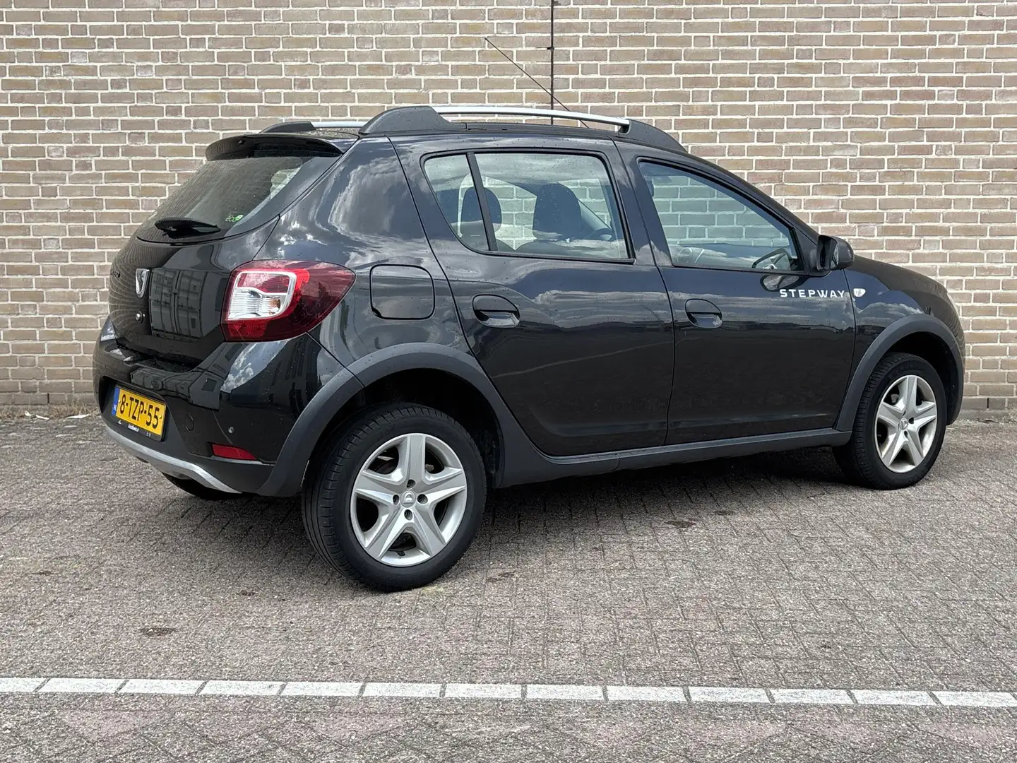 Dacia Sandero 0.9 TCe Stepway Lauréate | Airco | Cruise | Navi | Zwart - 2