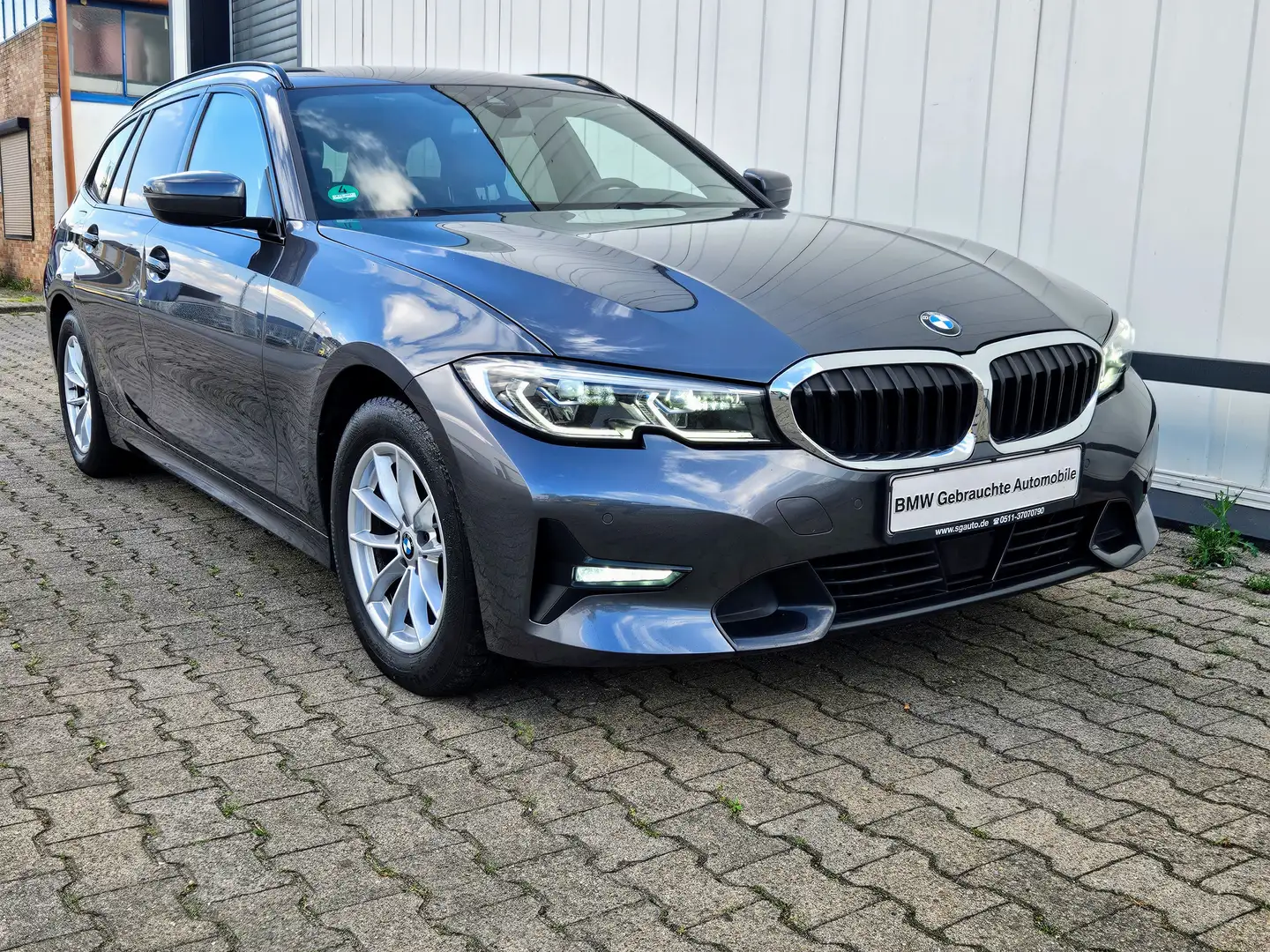 BMW 320 d*LCProf*HUD*SPORT LINE*ACC*LASER*KEYLESS GO Grau - 2