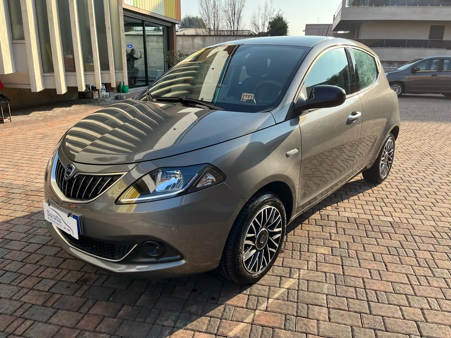 Lancia Ypsilon 1.0 Firefly Hybrid Platino 70cv Grigio - 1