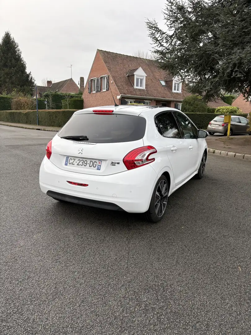 Peugeot 208 208 1.6 e-HDi 115ch FAP BVM6 Féline - 2