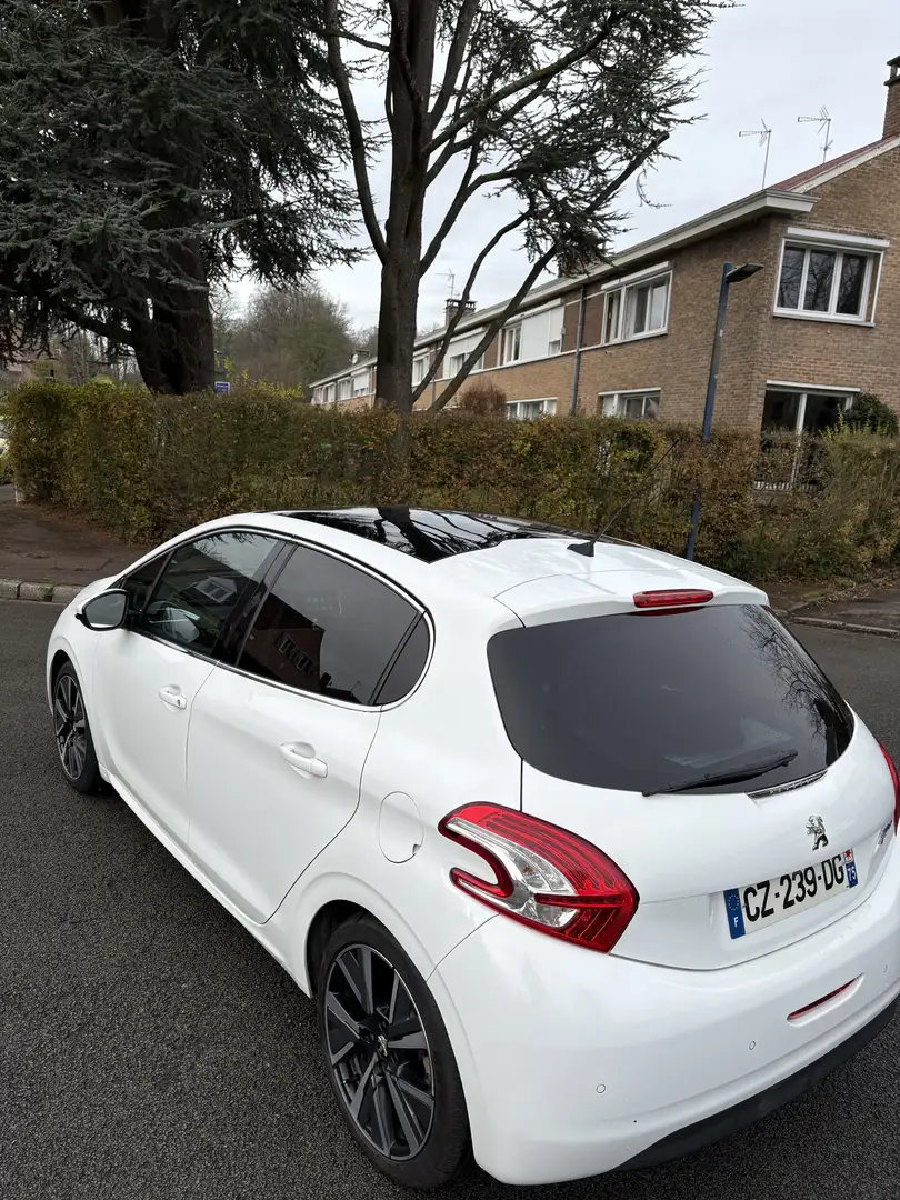 Peugeot 208 208 1.6 e-HDi 115ch FAP BVM6 Féline - 1