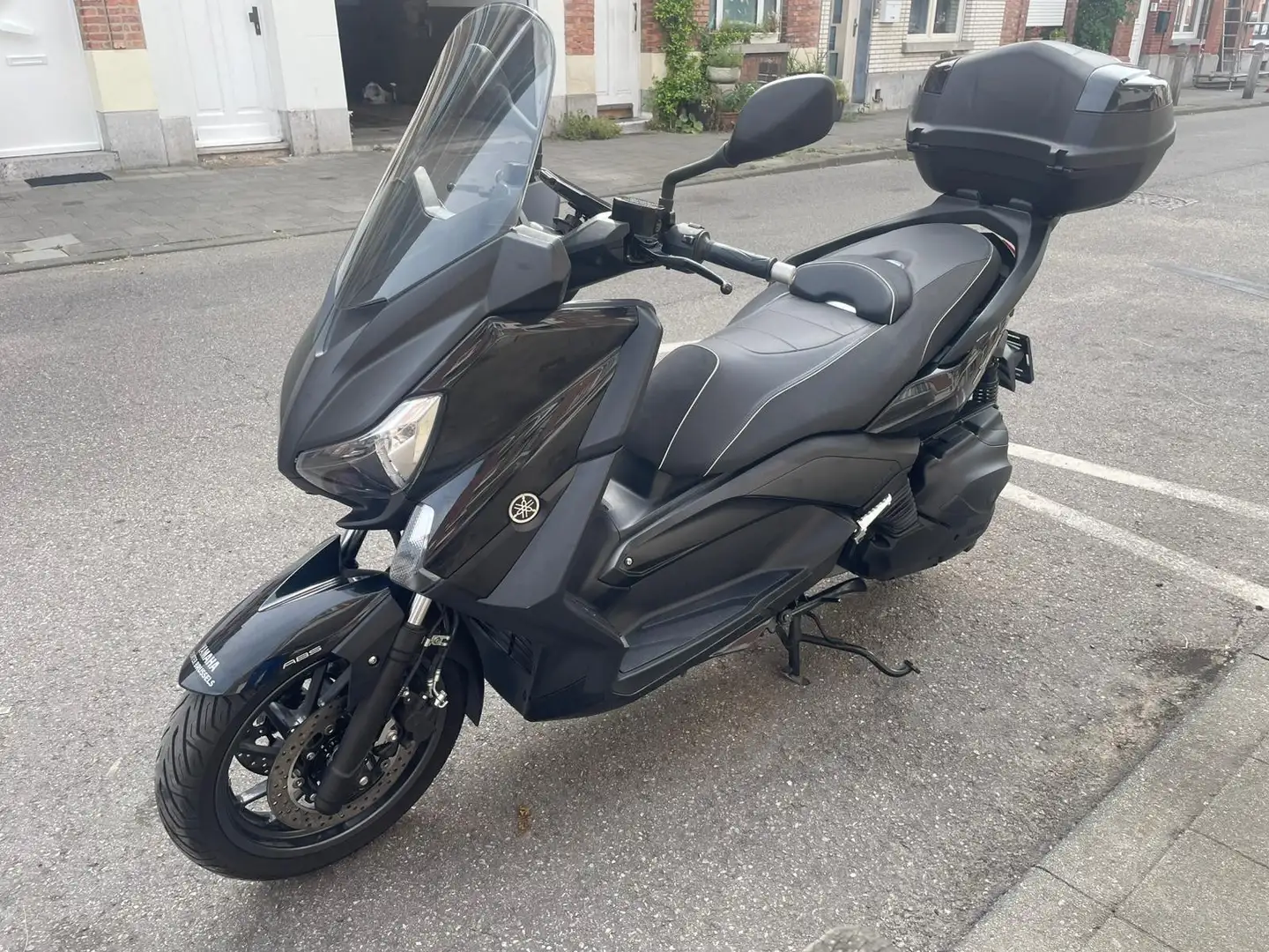 Yamaha X-Max 400 AKRAPOVIC Noir - 1