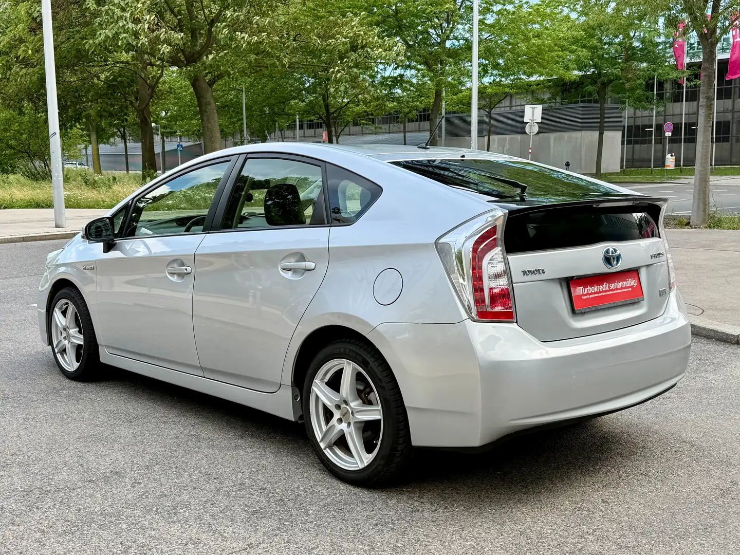 Toyota Prius 1,8 VVT-i Hybrid Premium 12 Grau - 2