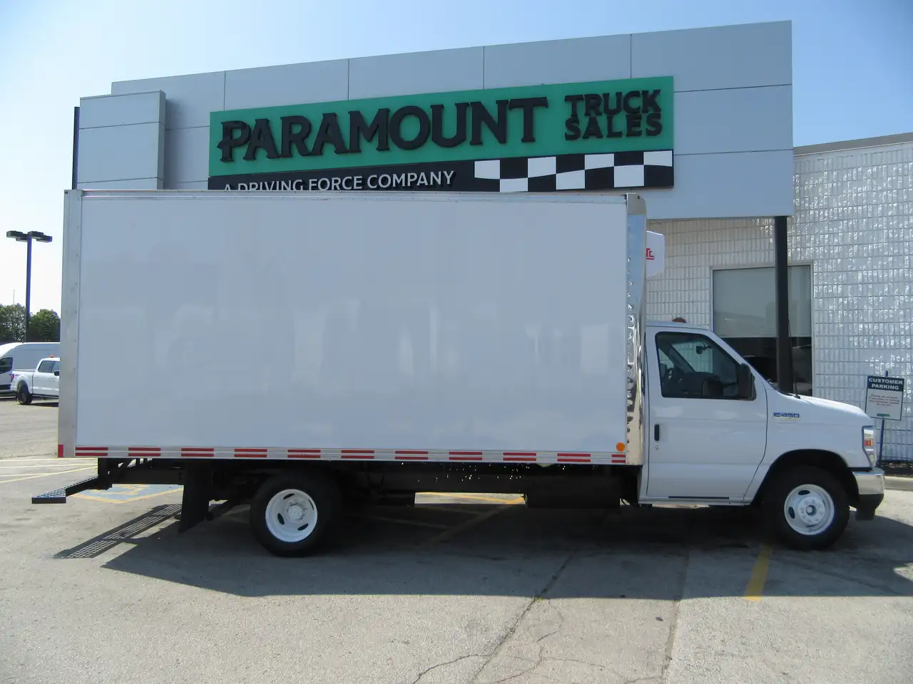 Ford E-450 Super Duty DRW снимка Ford E-450 Super Duty DRW