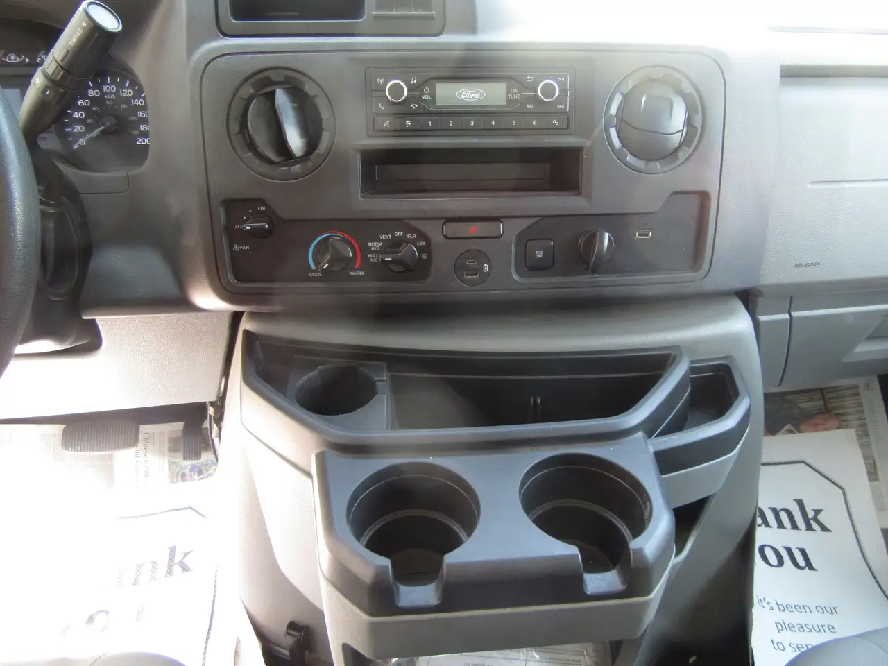 Ford E-450 Super Duty DRW снимка Ford E-450 Super Duty DRW