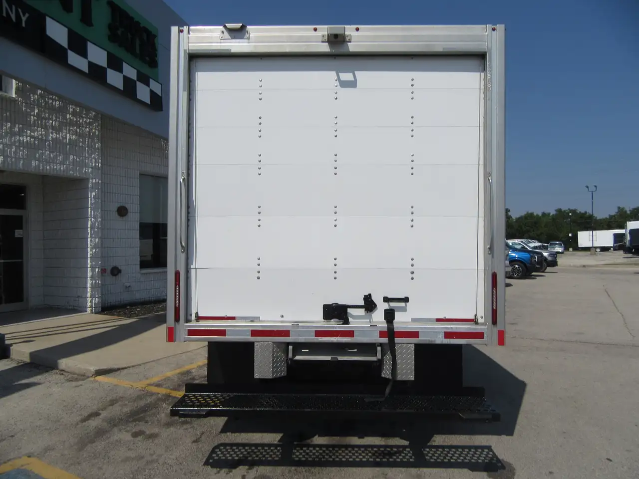 Ford E-450 Super Duty DRW снимка Ford E-450 Super Duty DRW