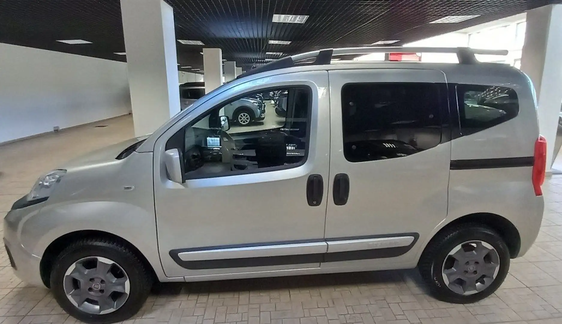 Fiat Qubo 1.3 MJT 80 CV Trekking Grau - 2