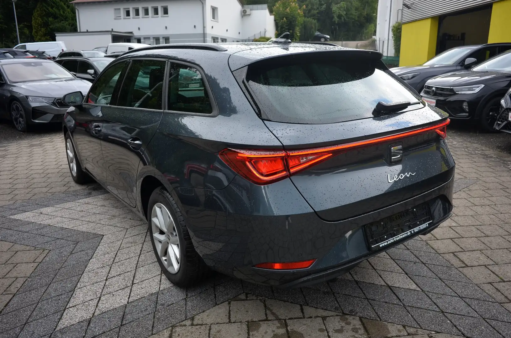 SEAT Leon Leon ST Kombi 1.5 TSI 5JGAR+ALARM+VZEK+LENKRADHZ Grau - 2