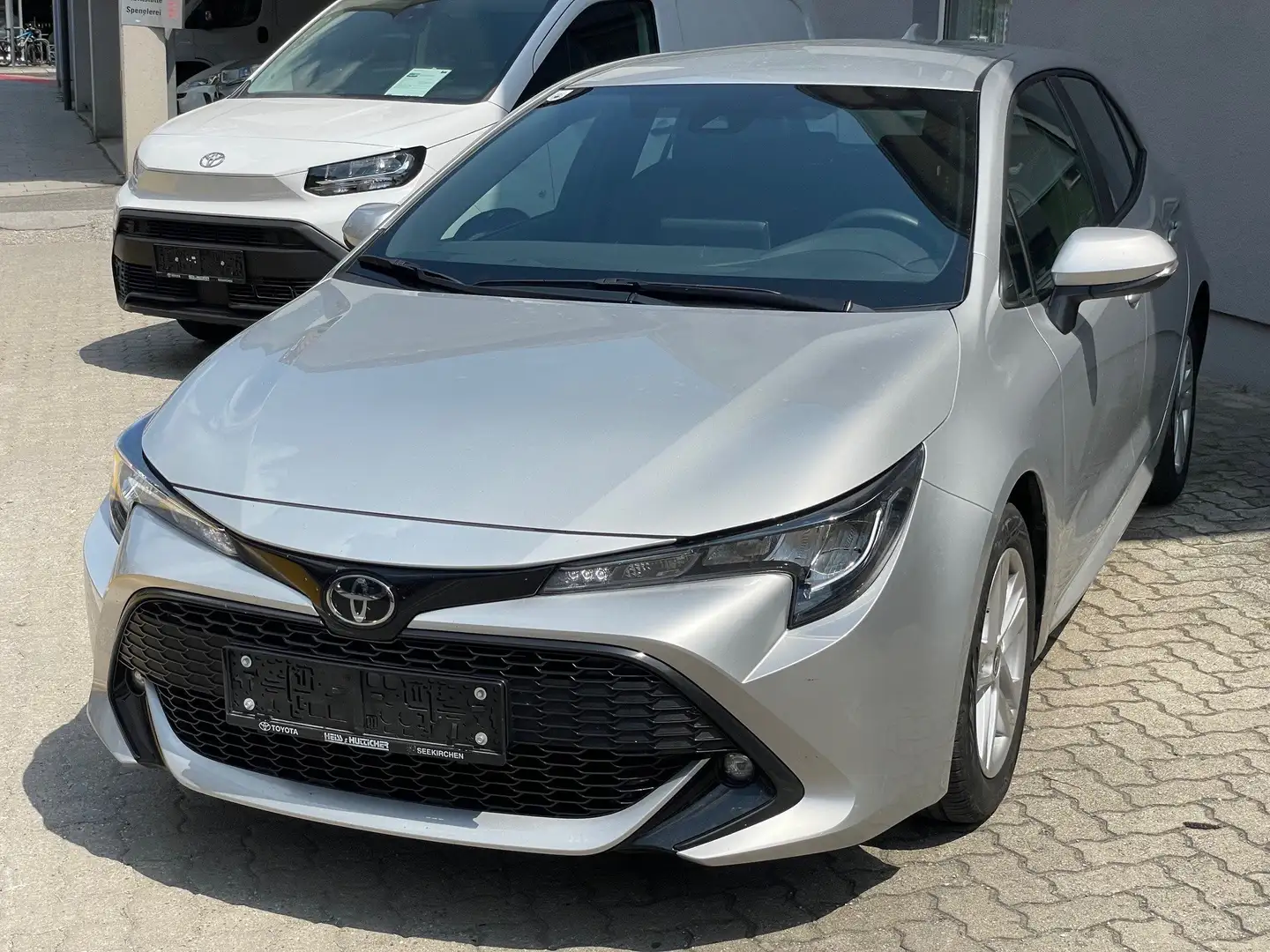 Toyota Corolla 1,2 Turbo Active Grau - 1