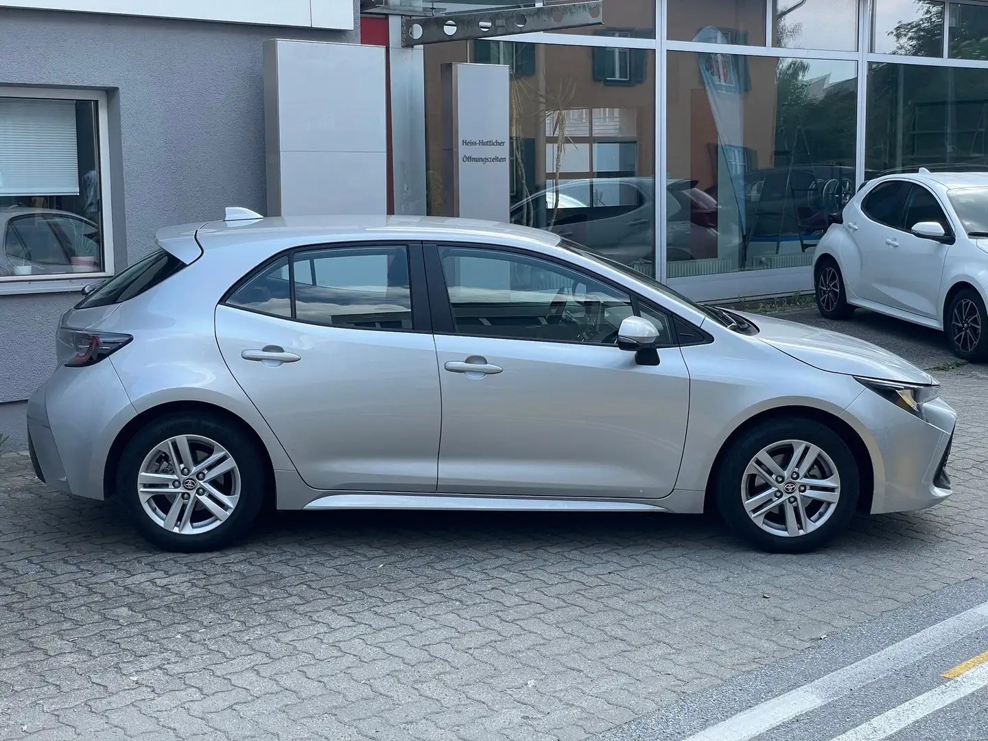 Toyota Corolla 1,2 Turbo Active Grau - 2