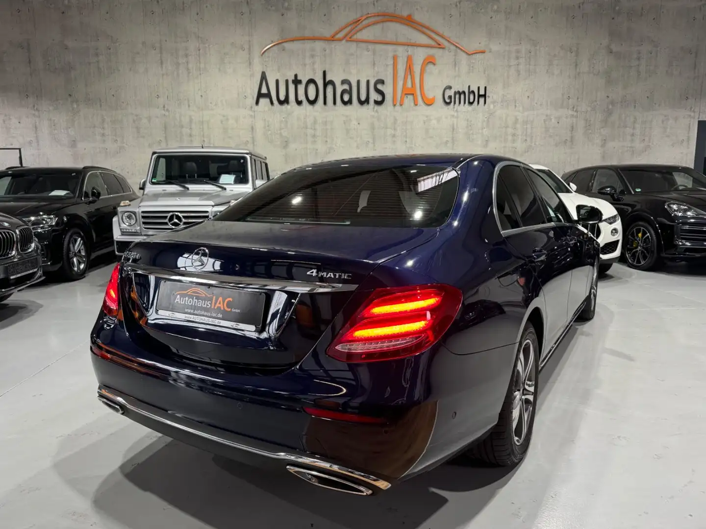 Mercedes-Benz E 220 Lim/4-Matic/1.HAND/TEMP/RFK/LED/AVANTGARDE Blau - 2