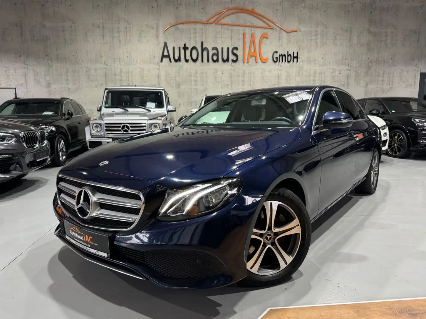 Mercedes-Benz E 220 Lim/4-Matic/1.HAND/TEMP/RFK/LED/AVANTGARDE Blau - 1
