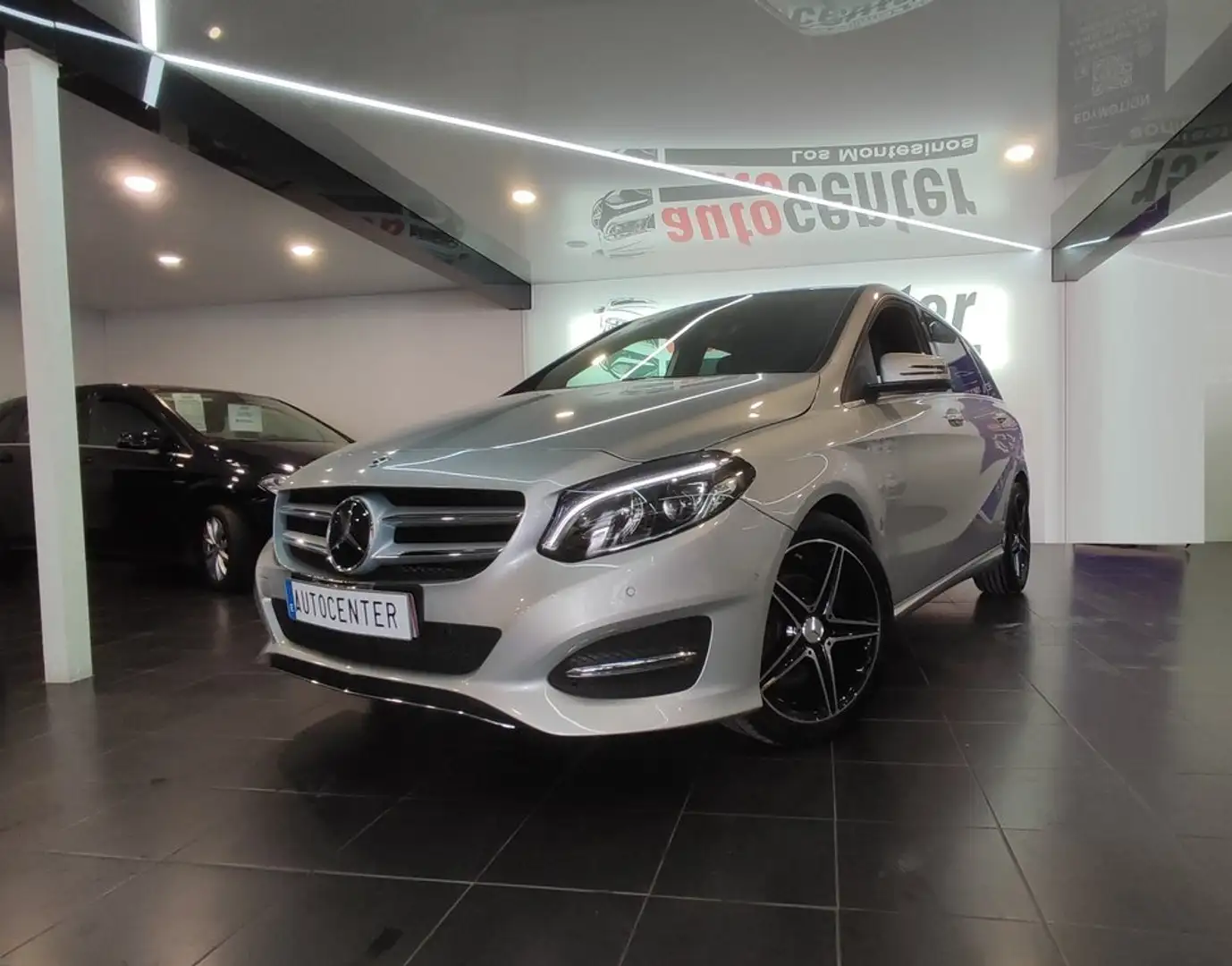 Mercedes-Benz B 200 d 4MATIC Gris - 1