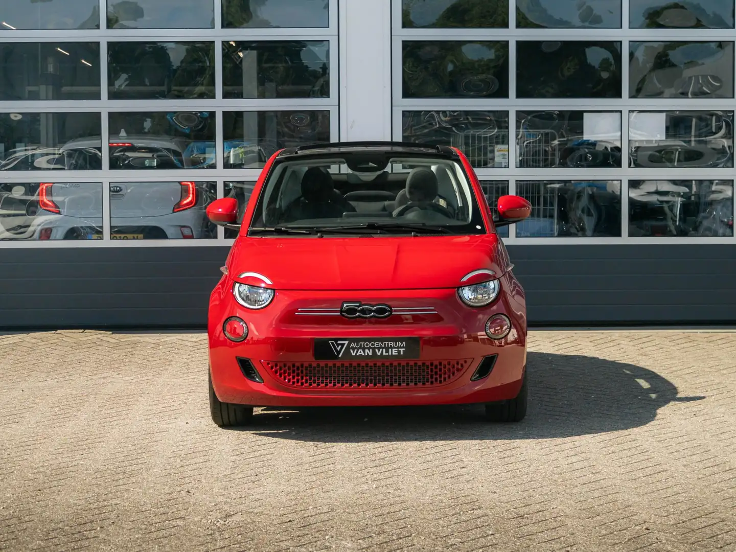 Fiat 500e 42 kWh Cabrio | Clima | Camera | Carplay | Cruise Rood - 2