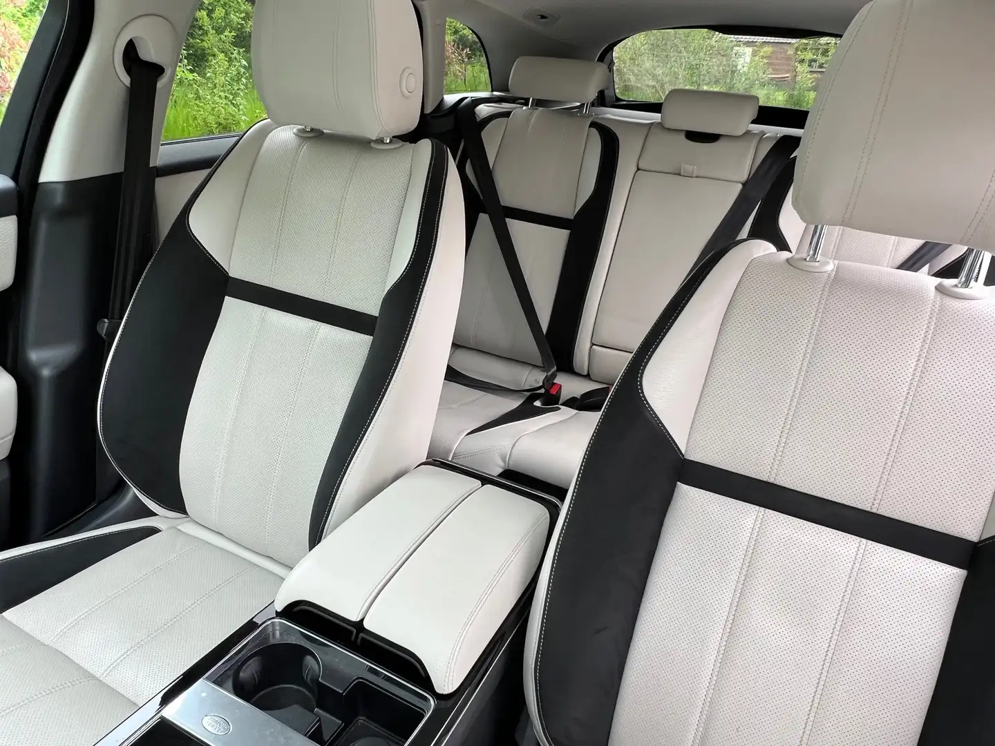 Land Rover Range Rover Velar Velar 2.0 Turbo P300 Grijs - 2