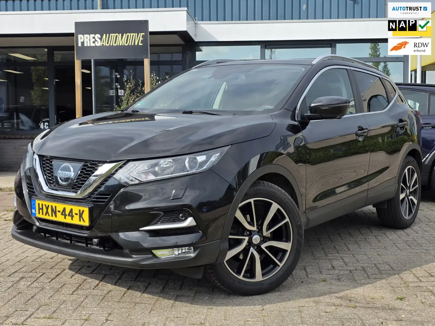 Nissan Qashqai 1.2 Tekna 17" |AUTOMAAT|PANO|NAVI|CAMERA|PDC Zwart - 1