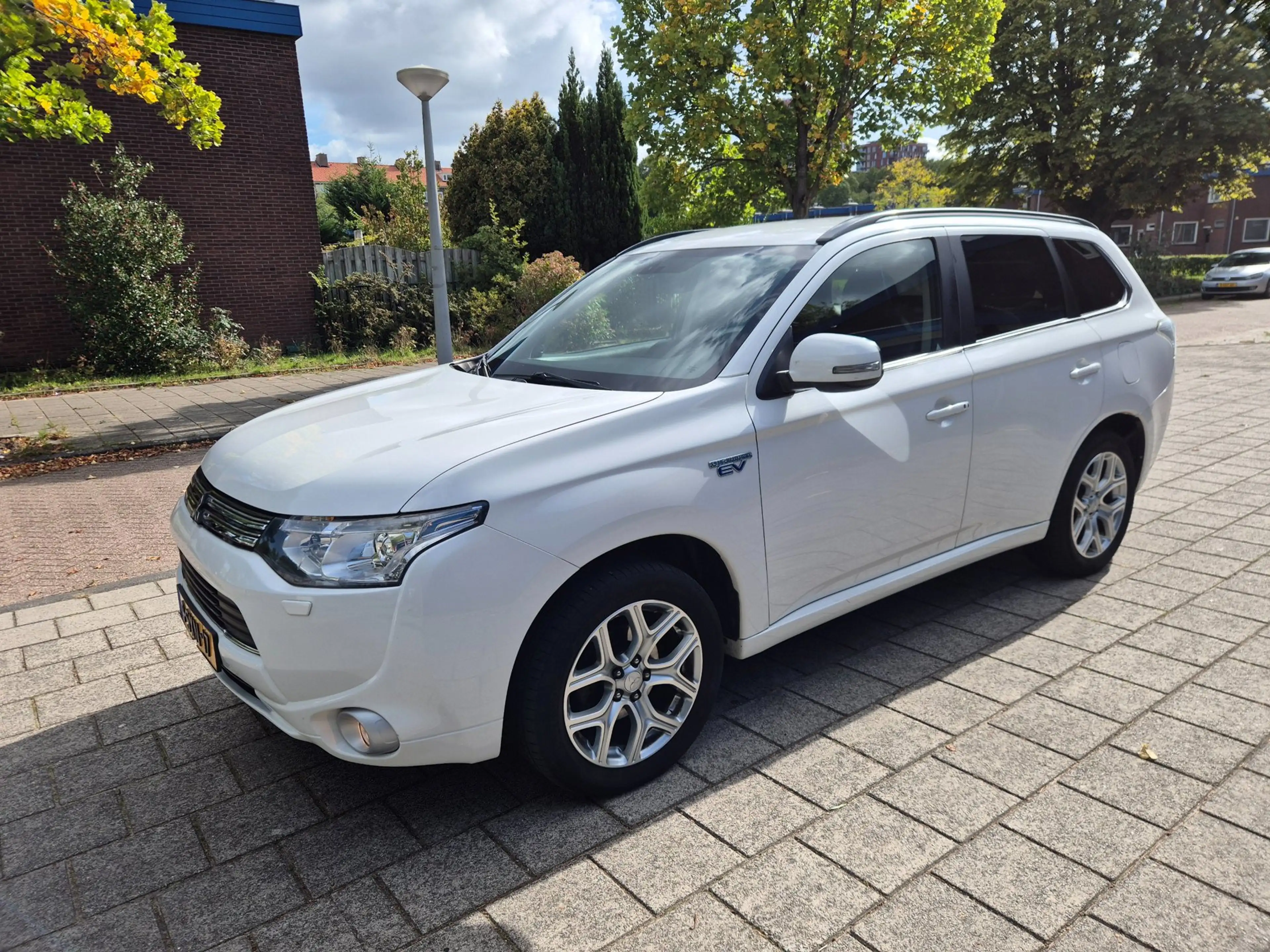 Mitsubishi Outlander 2.0 PHEV instyle+