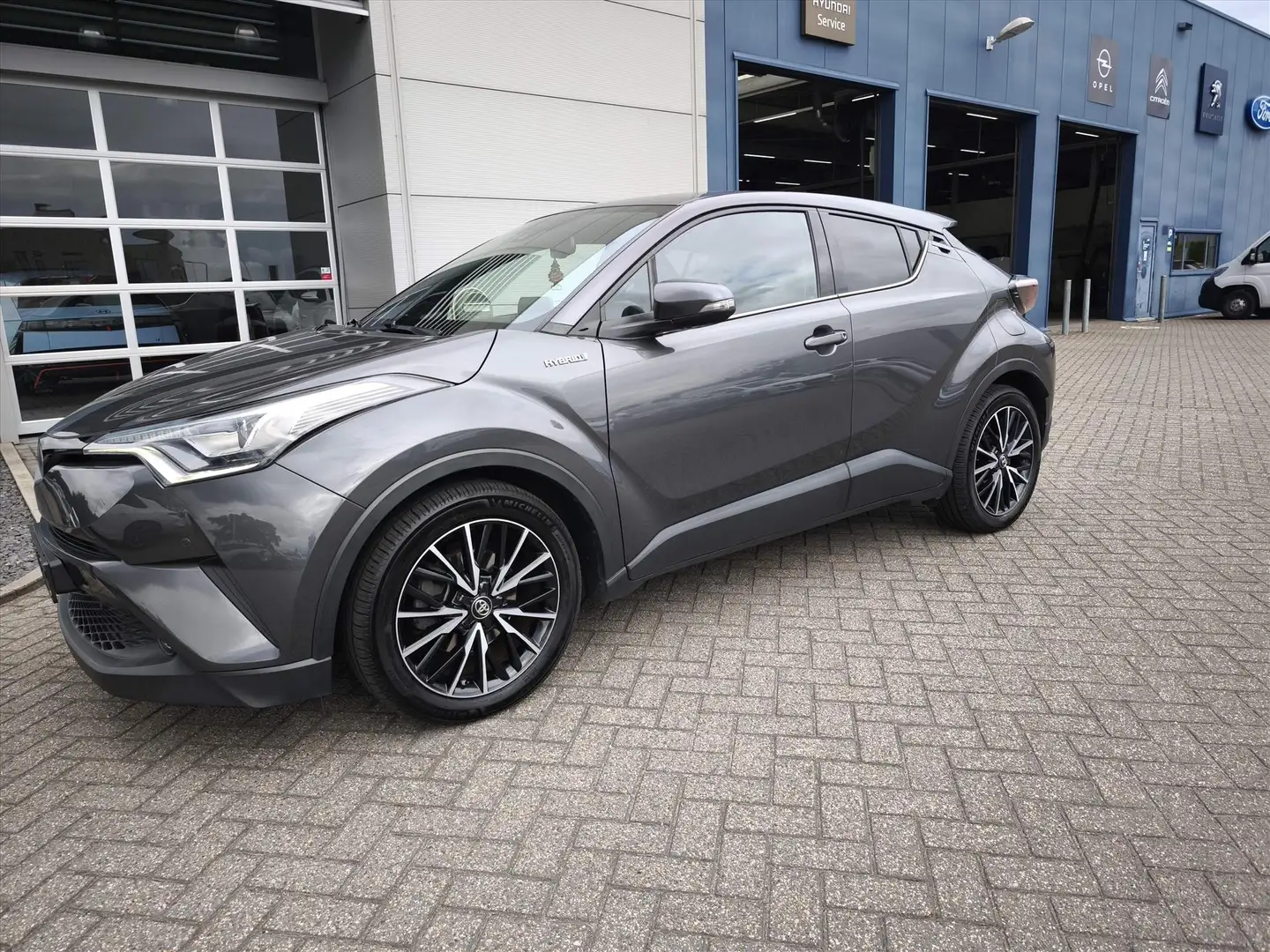 Toyota C-HR 1.8 Hybrid 122pk CVT Executive | Trekhaak | Naviga Gris - 2