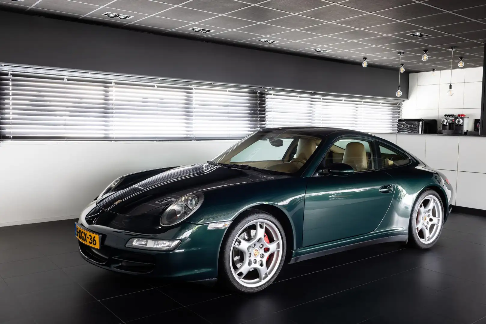 Porsche 911 3.8 Carrera 4S Groen - 2