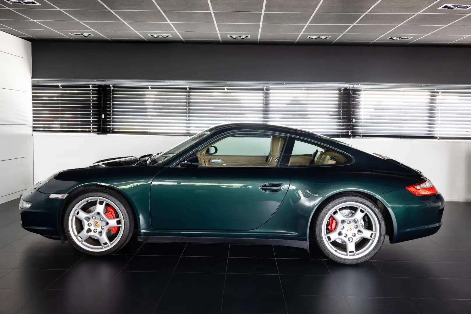 Porsche 911 3.8 Carrera 4S Groen - 1