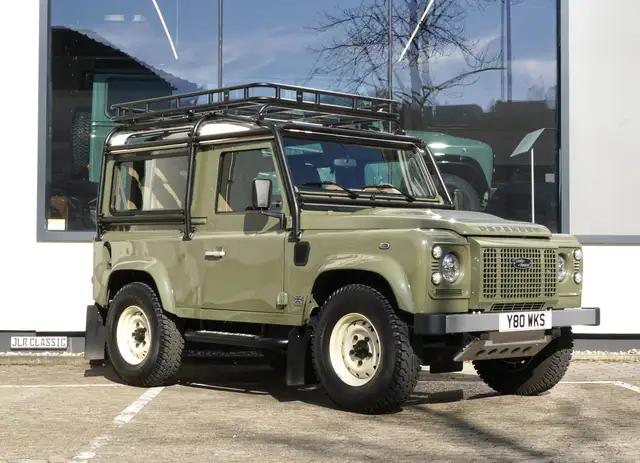 Land Rover Defender WORKS V8 BESPOKE 90 STATION