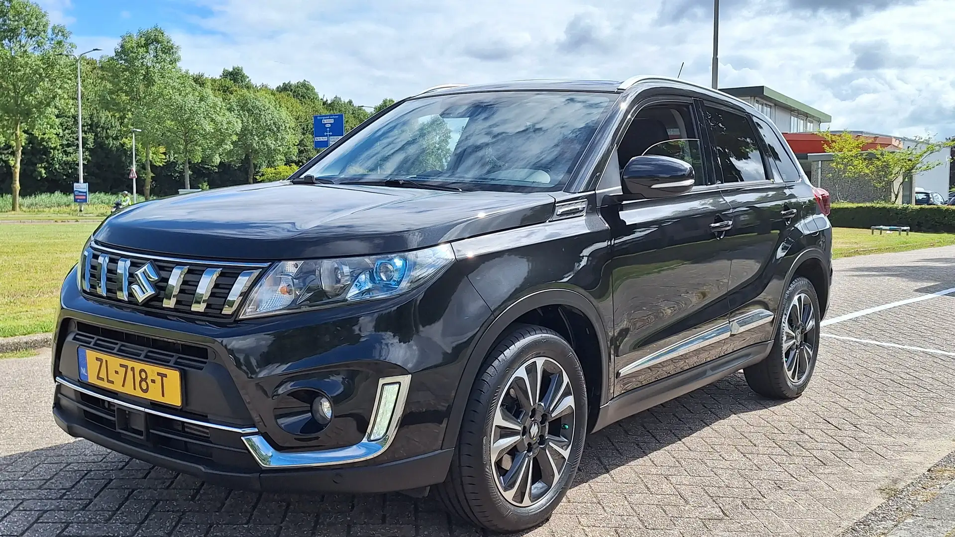 Suzuki Vitara 1.4 Boosterjet 140 PK Stijl Automaat NED. AUTO Zwart - 2