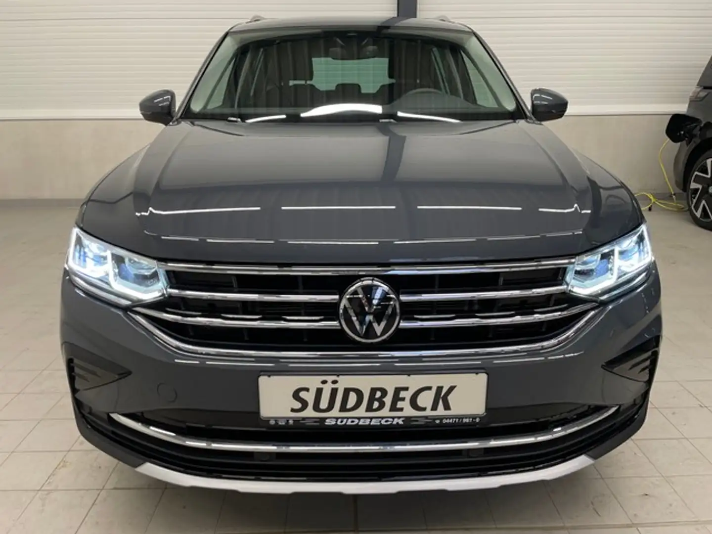 Volkswagen Tiguan 1.5 TSI Elegance ACC+LANE+APP+AHK+KAMERA+PANO+M... Grau - 2
