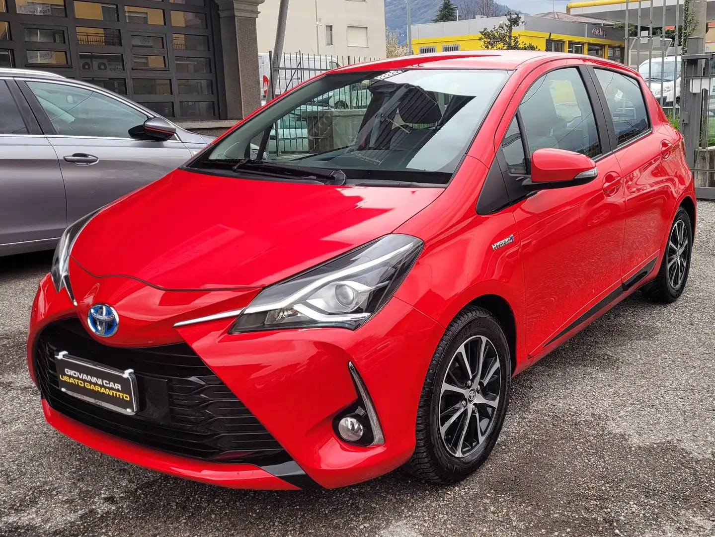 Toyota Yaris Yaris 5p 1.5h Cool my18 Rood - 2