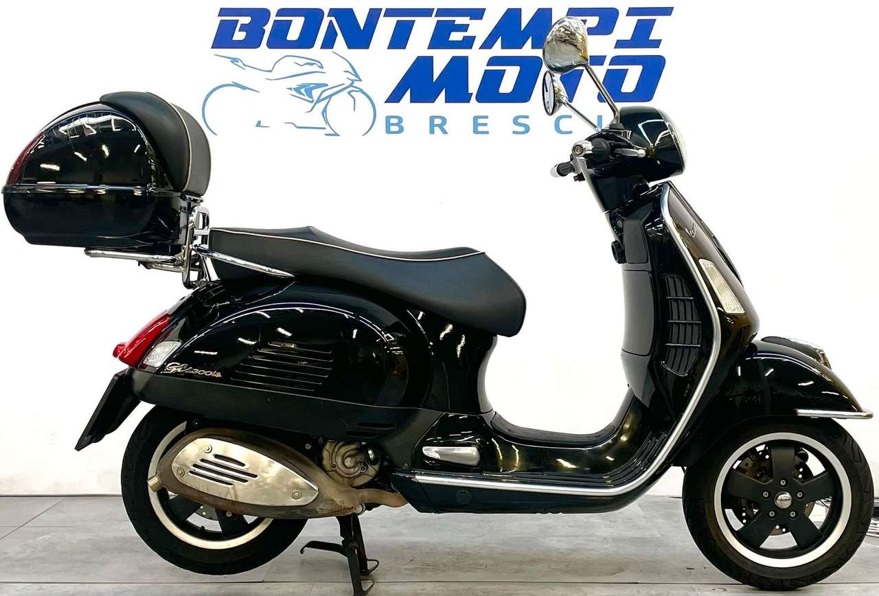 Vespa GTS 300