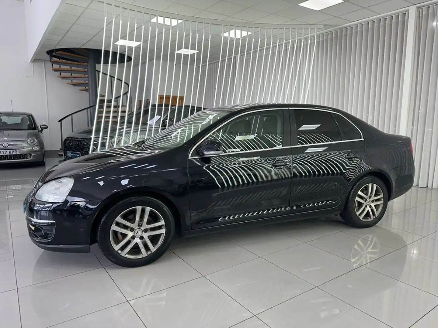 Volkswagen Jetta 2.0TDI Advance Negro - 2