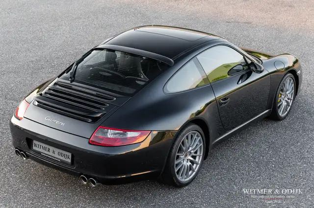 Porsche 911 view 3