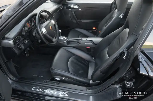 Porsche 911 view 4
