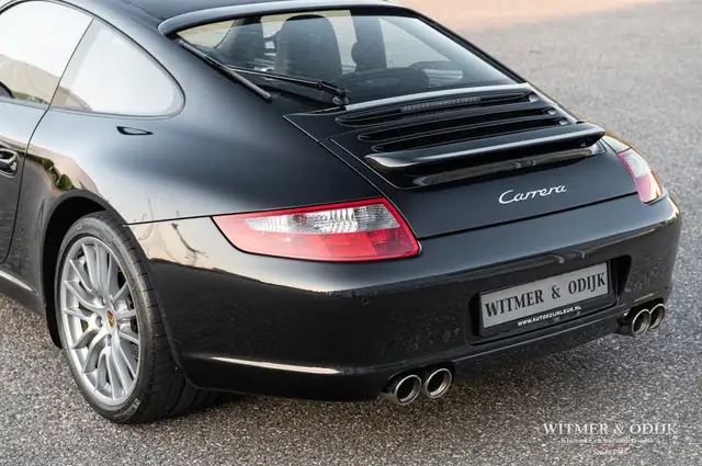 Porsche 911 view 12