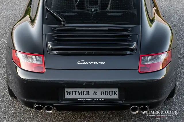 Porsche 911 view 13