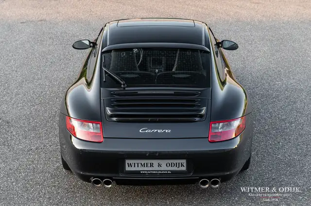 Porsche 911 view 10