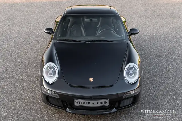 Porsche 911 view 8