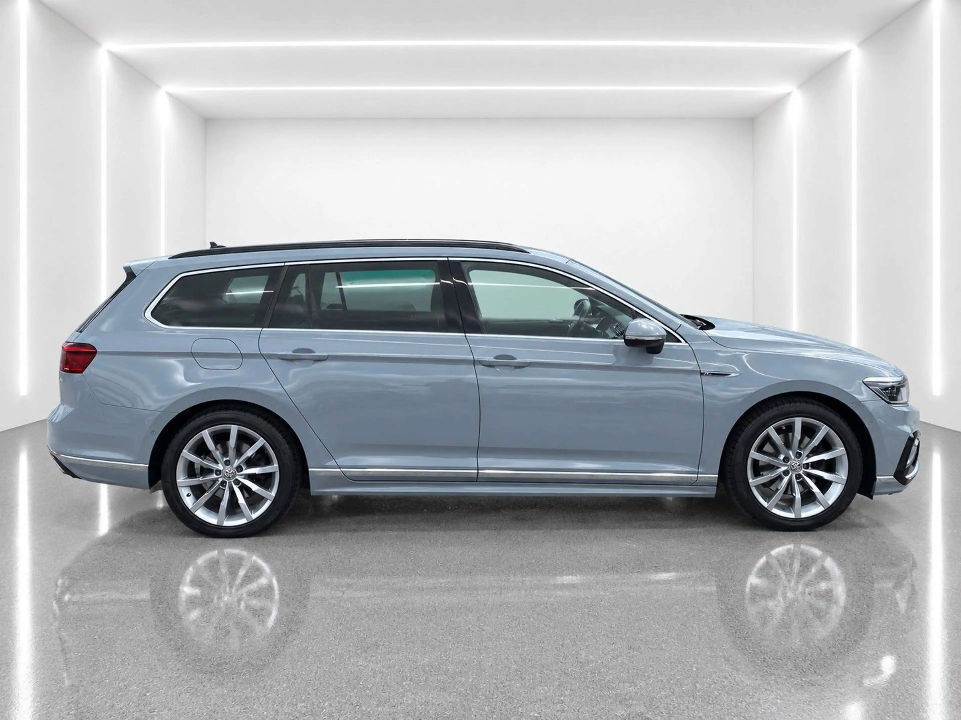 Volkswagen Passat Variant 1.5 TSI DSG OPF R-LINE — photo 9