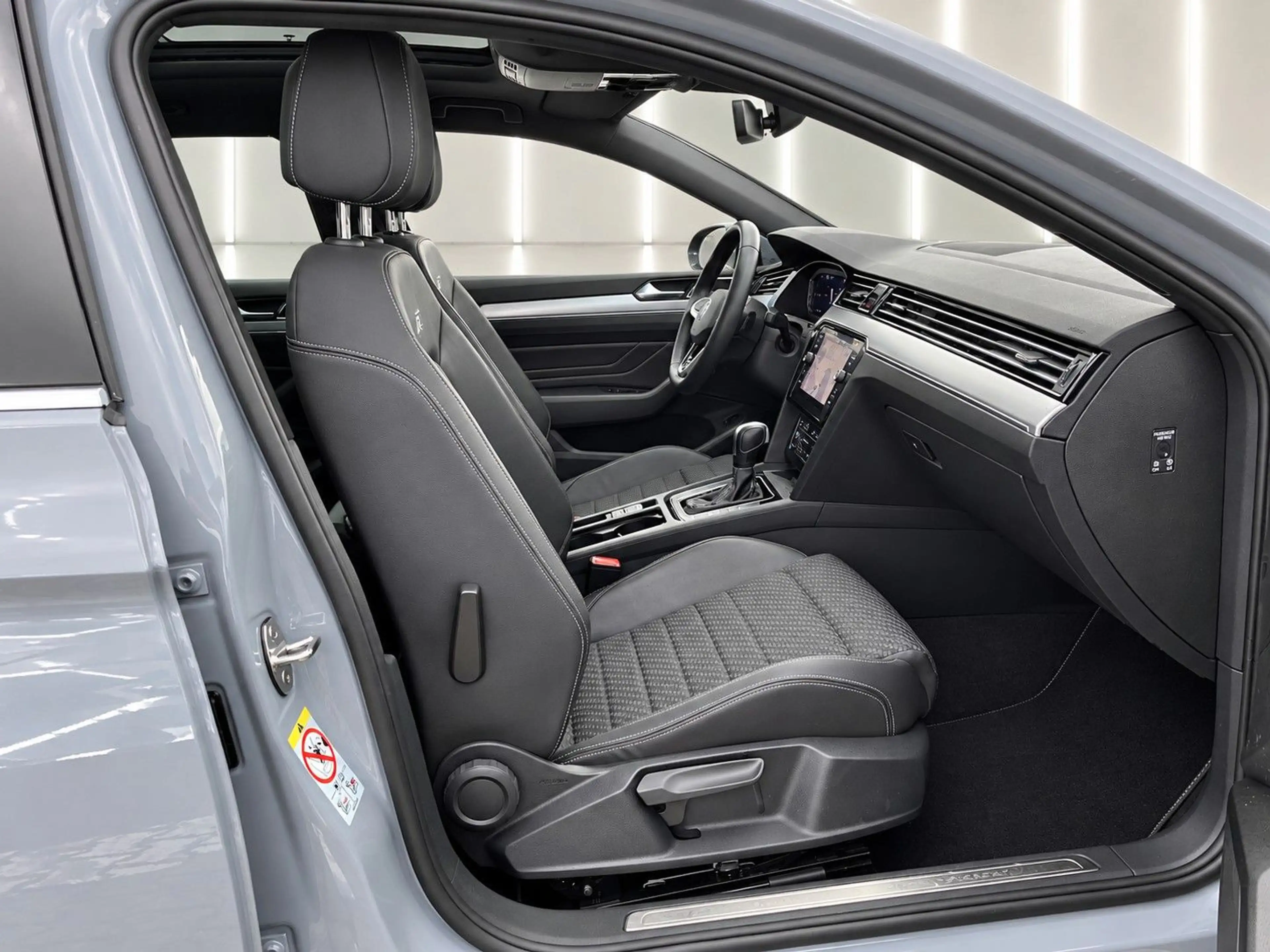 Volkswagen Passat Variant 1.5 TSI DSG OPF R-LINE — photo 10