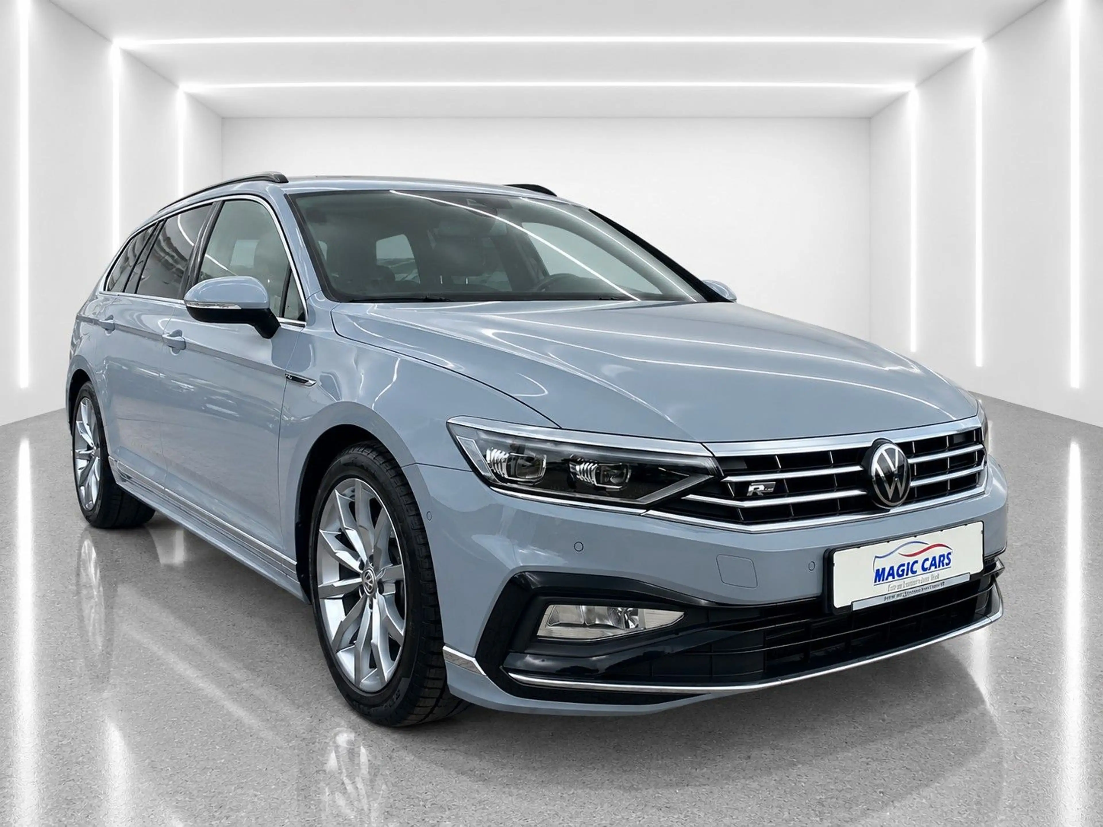 Volkswagen Passat Variant 1.5 TSI DSG OPF R-LINE — photo 3