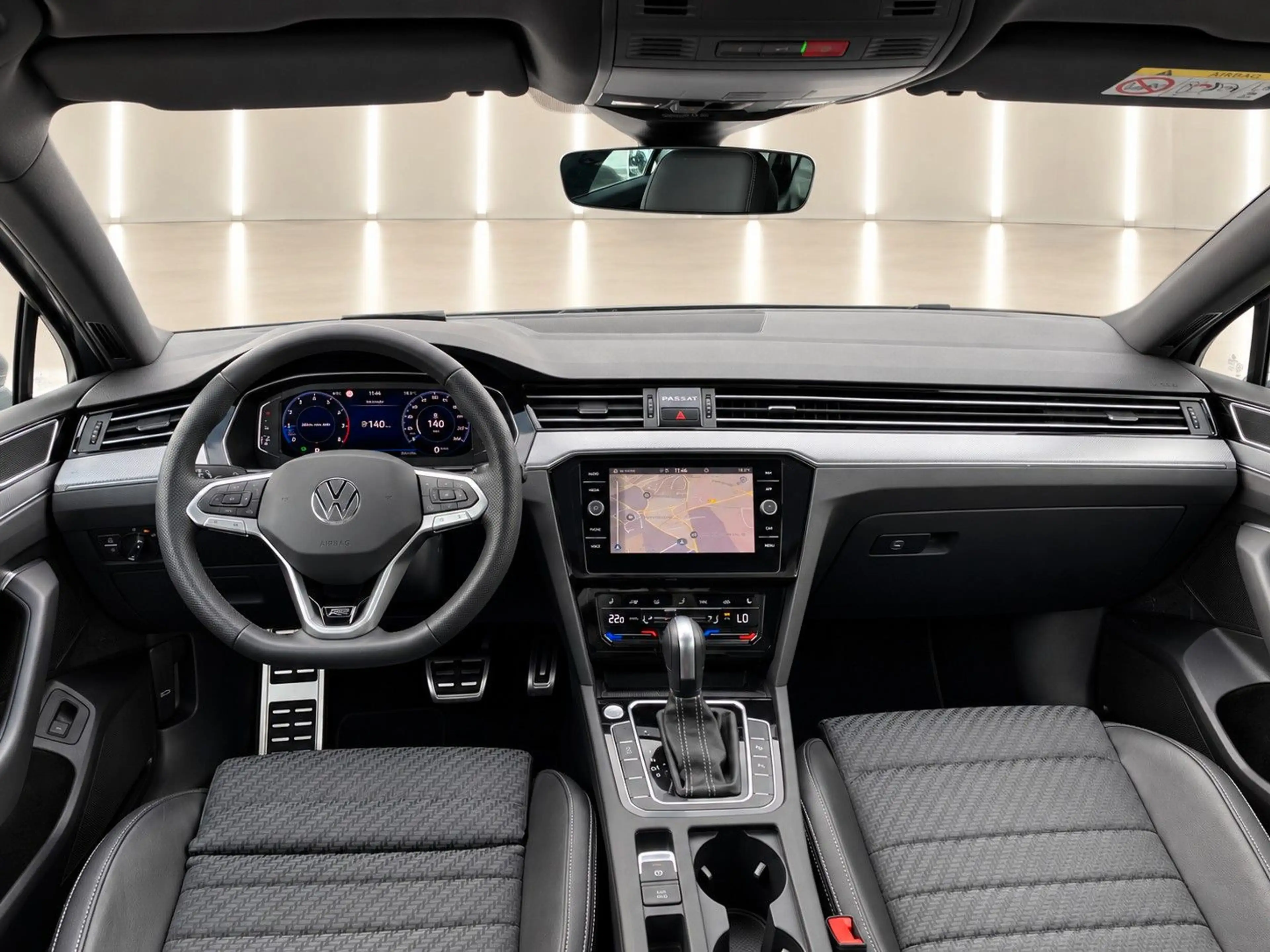 Volkswagen Passat Variant 1.5 TSI DSG OPF R-LINE — photo 14