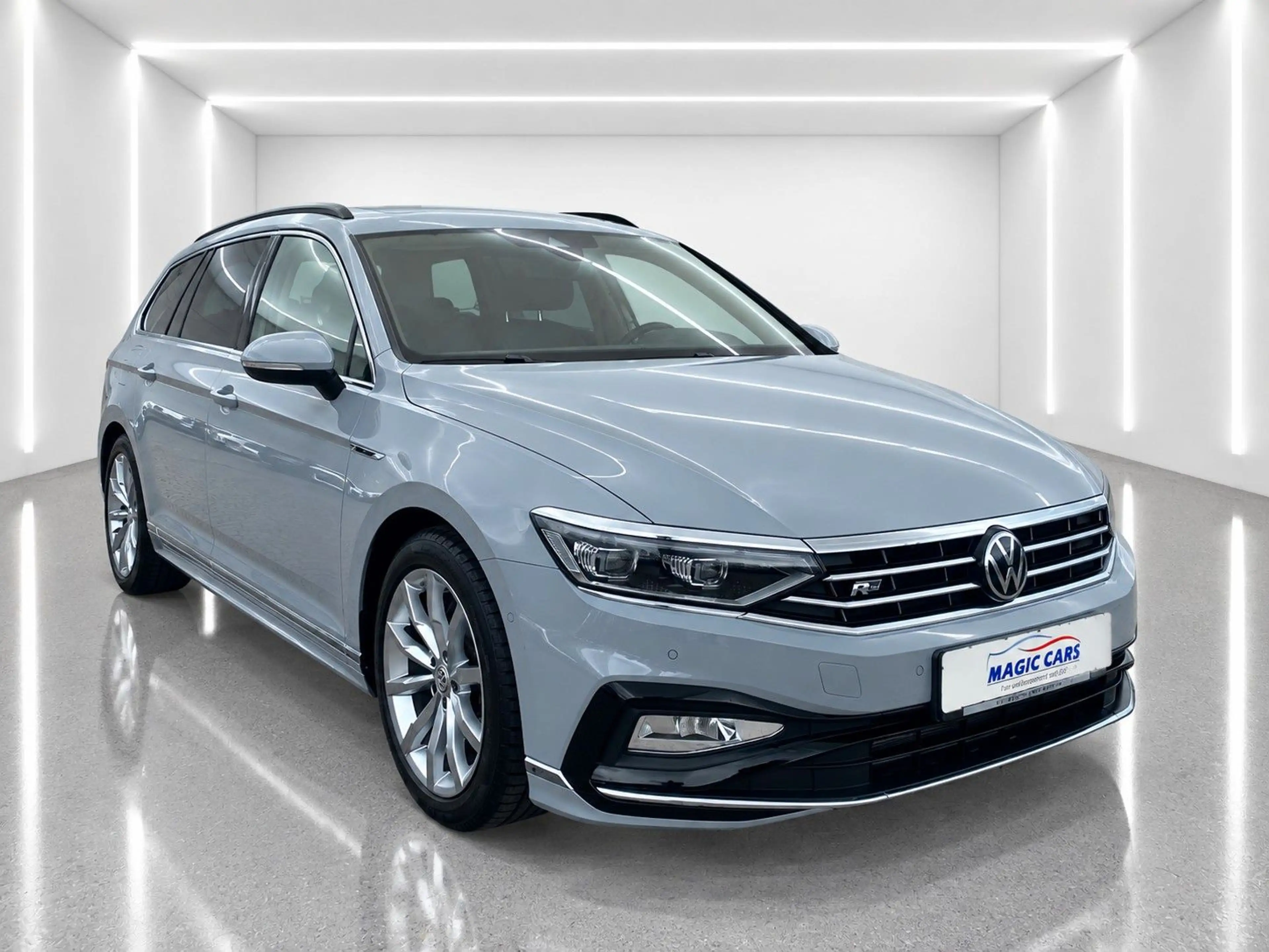 Volkswagen Passat Variant 1.5 TSI DSG OPF R-LINE — photo 11